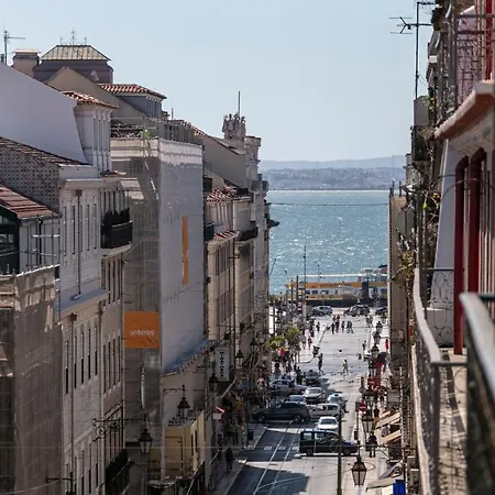 Plum Guide - Spilt Milk * Lisboa